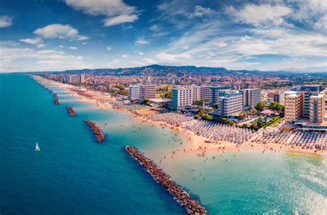 Le Spiagge Di Pescara Un Vanto Dellabruzzo Hertz Together