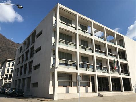 Casa del fascio which sits in front of como cathedral is the work of the italian fascist architect giuseppe terragni. CASA DEL FASCIO TERRAGNI PDF