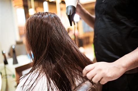 Τα προϊόντα περιποίησης μαλλιών εκλύουν επικίνδυνες ουσίες για την