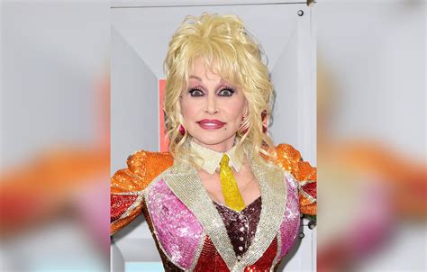 Dolly Partons Plastic Face Fiasco Revealed In Shocking New Photos