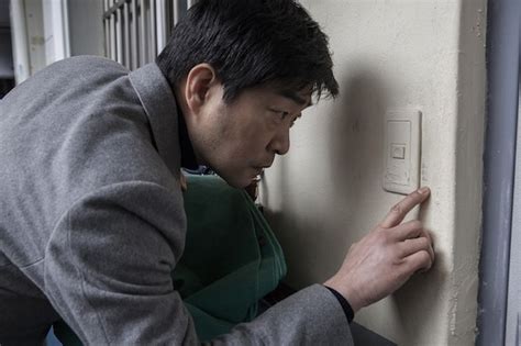 Strange symbols and worsening nightmares plague an already troubled man after he tries to solve his estranged brother's disappearance. Hide and Seek - Korean Movie - AsianWiki