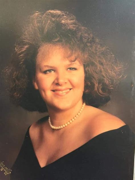 my aunt s high school senior photo from 1990 r 13or30