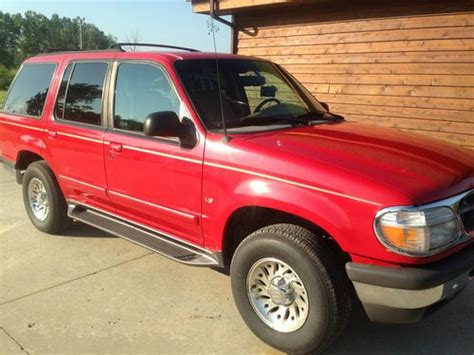 Sell Used 1997 Ford Explorer Xlt Sport Utility 4 Door 50l In Port