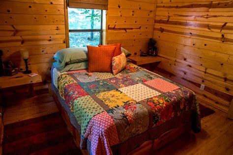 Sunset Cabin Bedroom Peckerwoodknob Cabins