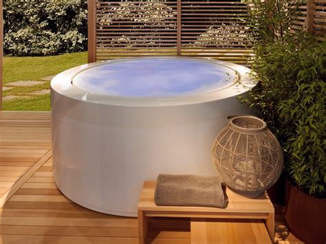 Minipool Round Hot Tub By Kos By Zucchetti Design Ludovica Roberto