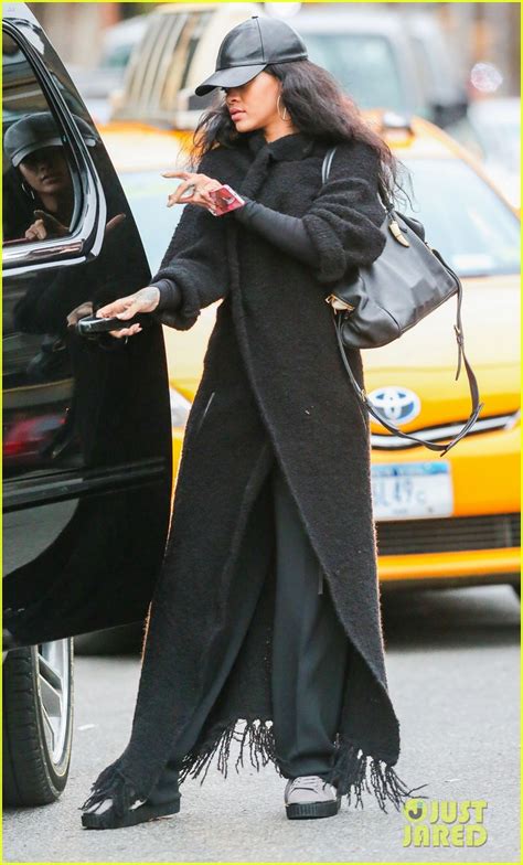 Rihanna Goes Braless To Do Some Shopping In New York City Photo