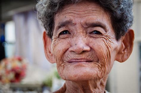 Thai Grandmother A Grandmother Sitting Near Wat Tri Thotsa Flickr