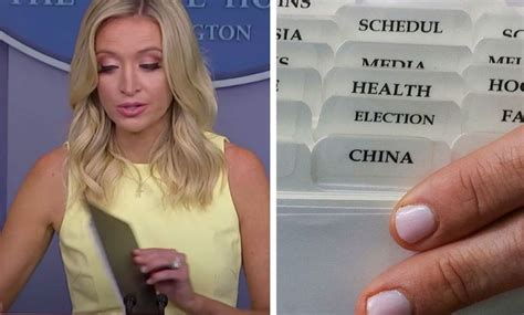 Photo Photographer Catches Kayleigh Mcenanys Briefing Binder Tabs