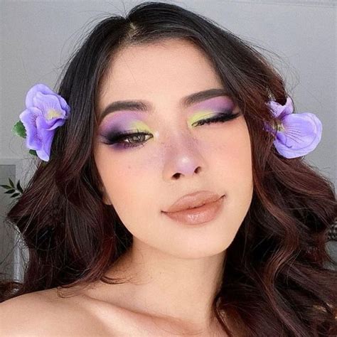 Pastel Eyeshadow Inspiration For Spring 2020 Flower Makeup Purple