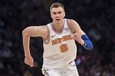 Kristaps Porzingis leaves Knicks game with knee injury