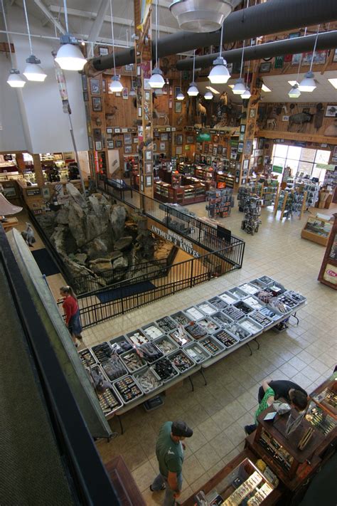 Smoky Mountain Knife Works – A Destination Unto Itself – Inside Sevierville