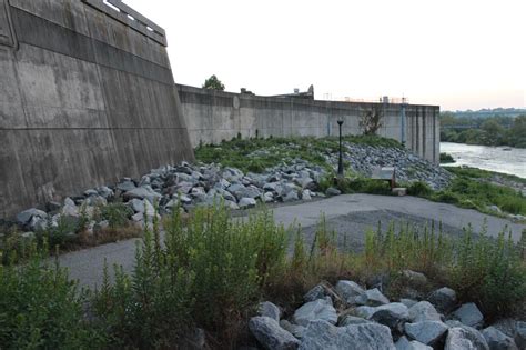 Manchester Floodwall Walk Architecture Richmond