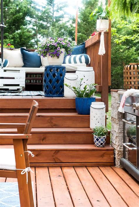Easy Outdoor Space Refresh Using Colorful Accessories And Decor Items