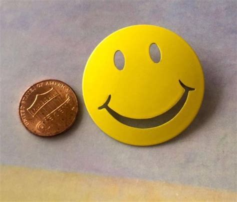 Vintage 1970s Large 38mm Yellow Enameled Metal Smiley Face Pin Brooch