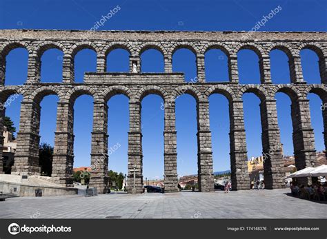 Gijón a acquedotto di segovia servizi bus, operati da alsa, partenza dalla stazione gijon / xixon. L'Acquedotto di Segovia - Foto Stock: Foto, Immagini ...