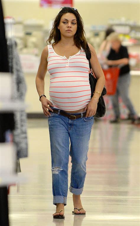 schwangere mila kunis shoppt und ashton kutcher macht beim dreh fotos von spielzeugen e