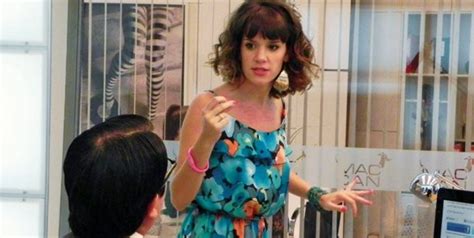 She is an actress and writer, known for lalola (2007), enséñame a vivir (2009) and tarde (2016). Violeta Urtizberea: actriz por decisión propia | InfoVeloz.com