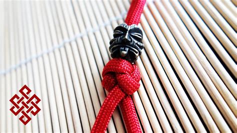Tied in multiple strands the matthew walker makes a good divider between plaits and is often used in ornamental knotwork such as lanyards.9 best single strand paracord stopper knots you need to know! Simple Two Strand Paracord Lanyard Knot Tutorial - Ashley Book of Knots #802