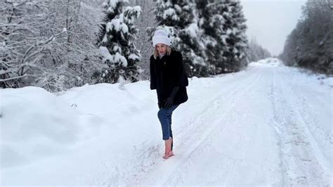 Vika Walking Barefoot On Snow Barefoot Snow Walking Frozen Feet Girl On Snow Barefoot 925