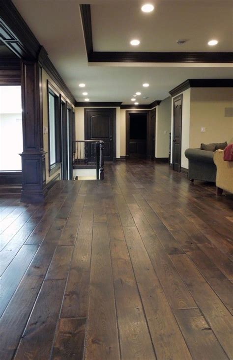 Oct 22, 2019 · here are a few tips to choosing walls to complement dark hardwood floors: 25+ bästa Dark wood trim idéerna på Pinterest | Nicole curtis