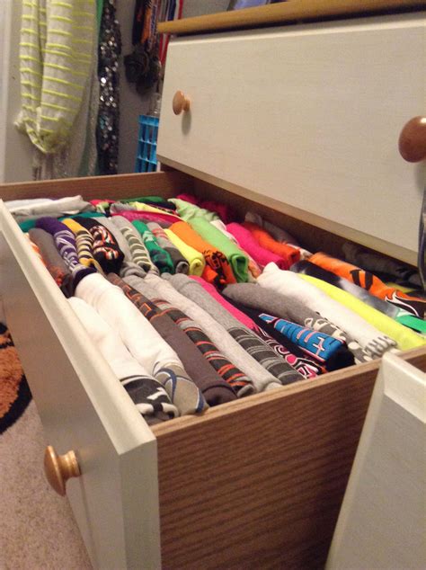 Best way to keep bedroom cool. Good way to organize your t-shirts! | Organization, Best ...