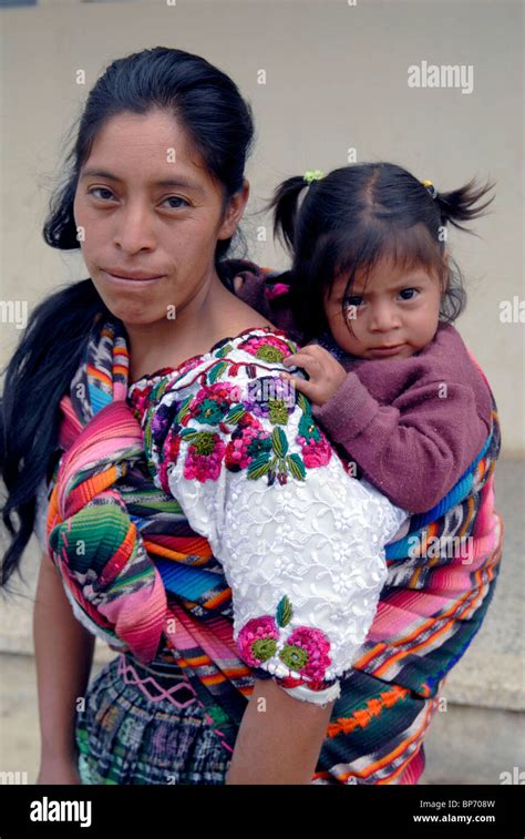 Dígena Maya Madre E Hija En Las Tierras Altas De América