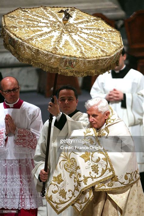 Pope Benedict Xvi Attends The Paschal Triduum Mass Of The Last Supper News Photo Getty Images