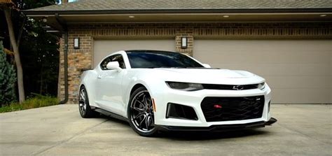 Video Motor Trend Hypes Impending Chevy Camaro Zl1 First Drive Gm