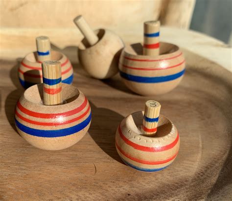 Round Wooden Spinning tops and Wooden Spinning Board