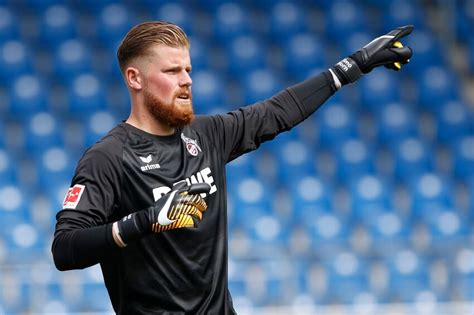 Köln Mit Viel Glück In Runde 2 Timo Horn Wird Zum Elfmeter Helden