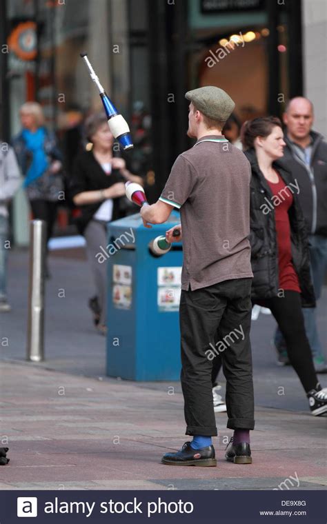 Street Performer Glasgow Hi Res Stock Photography And Images Alamy