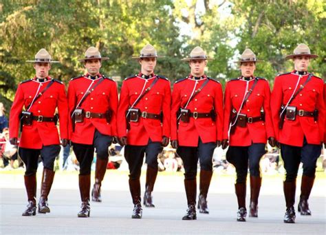 Маунти красномундирная полиция Канады Служба в армии