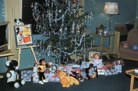 40 Vintage Photos Of Living Rooms During The 50s Christmas Time ~ Vintage Everyday