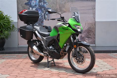 Suspensi satu hal lagi yang bikin motor ini punya nilai lebih. 2017 Kawasaki Versys-X 250 gets prototype Givi boxes