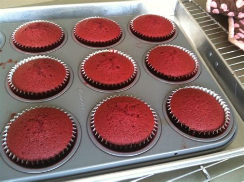 Home » cupcakes » red velvet cupcakes with cream cheese frosting. scrumptious homemade: red velvet cupcakes