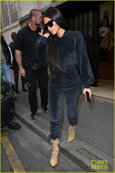 Kim Kardashian Whips Her Long Hair With Naomi Campbell Kim Kardashian Hair Kim Kardashian