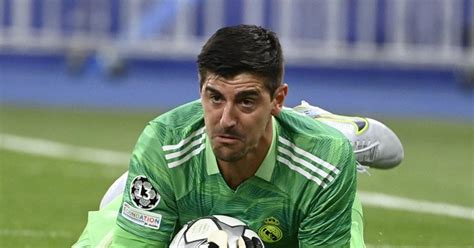 iker casillas gardien légendaire du real madrid salue le match gigantesque de thibaut courtois