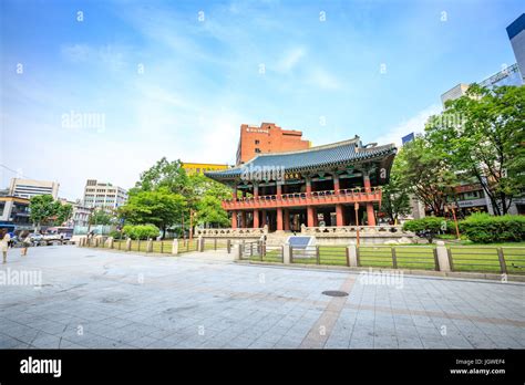 Bosingak Bell Pavillion On Jun 19 2017 In Seoul South Korea Famous