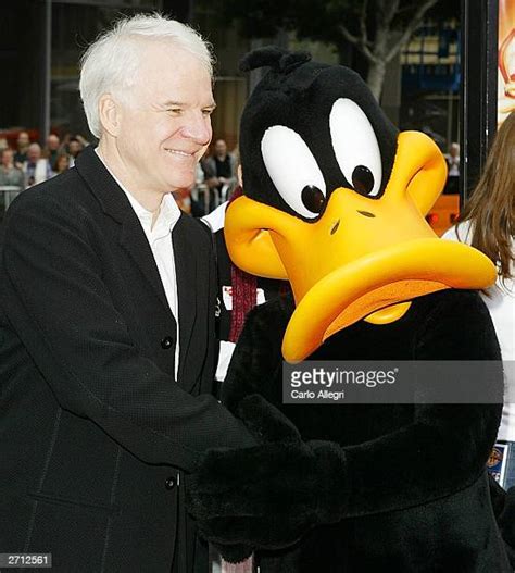 Daffy Duck Photos And Premium High Res Pictures Getty Images
