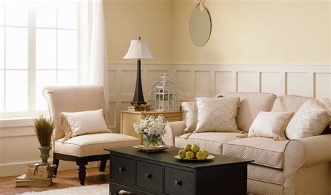 Picking paint colors can be fun and easy if you know what's used in the design and what brown is good for living rooms, dens and hallways. Neutral Colors for the Living Room
