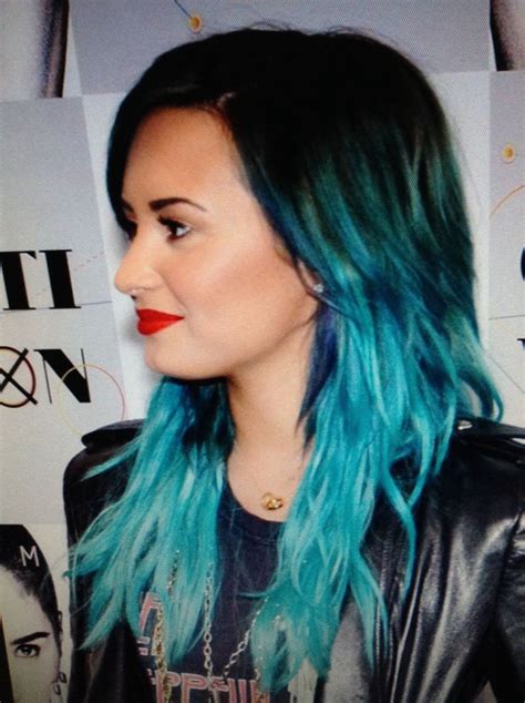 Demi Lovato Blue Hair Colour Demi Lovato Blue Hair Hair Color Blue Hair Dos Locks Lookbook