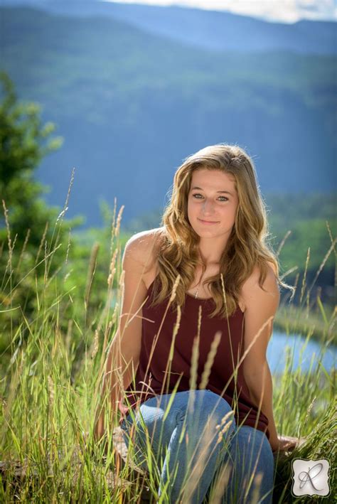 Stunning Outdoor Senior Pictures By Allison Ragsdale Photography