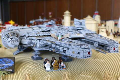 Might mod my 10179 wall mount, but 75192 is somewhat heavier which makes it a far riskier proposition. LEGO Star Wars UCS Millennium Falcon 75192 im Sortiment ...