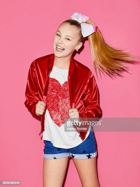 Jojo Siwa Tiger Beat May June 2017 Photos And Premium High Res Pictures
