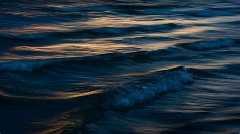 Closeup View Of Sea Water Waves During Nighttime 4k Hd Nature