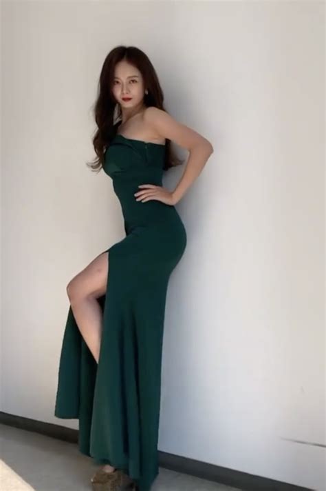 Jeon So Mins Stunning Gown Photos Garner A Hot Response From Her