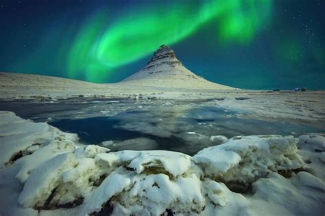 Premium Photo Aurora Light Over Mount Kirkjufell At Night In Iceland