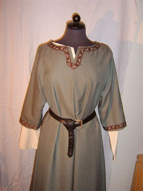 Anglo Saxon Womans Dress Anglo Saxon Clothing Medieval Clothing