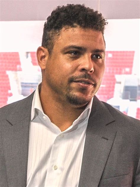 Top 30 Quotes on Brazilian Ronaldo by legendary players ...