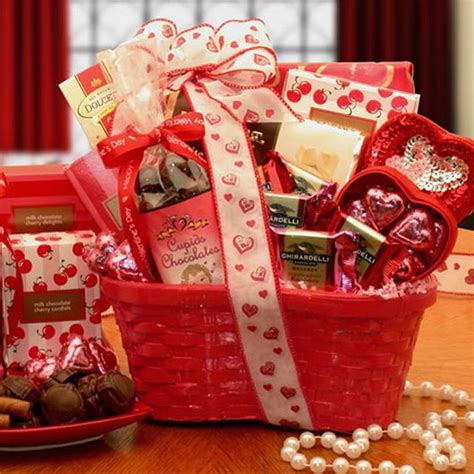 Diy valentine's day gifts : Pin by Nana on Valentines | Homemade gift baskets ...